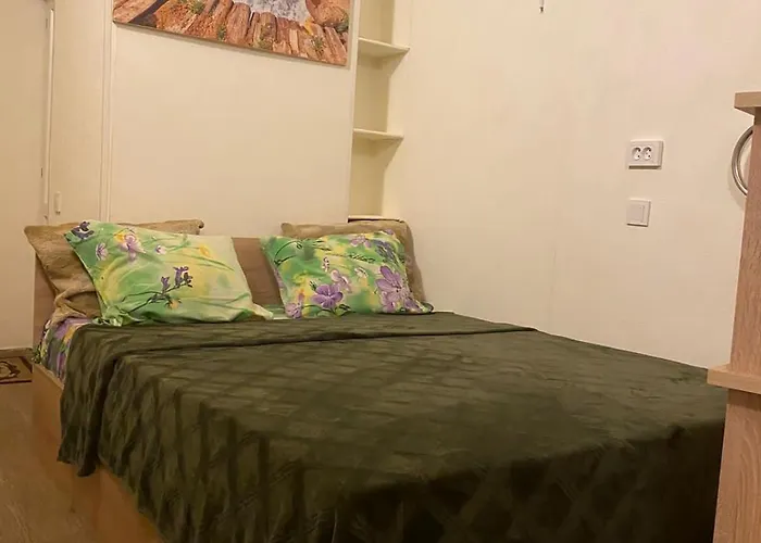 Guest Room \
